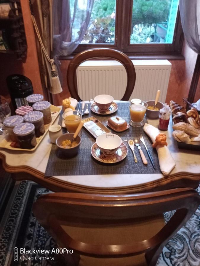 Chambre Bounty, B&B, Cuisine Privee, Lit Queen Size, Terrasse, Parking, Garage Olliergues Ngoại thất bức ảnh